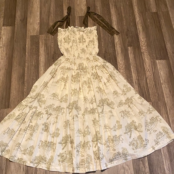 En Saison Dresses & Skirts - En Saison Cream and Green Printed Maxi Dress